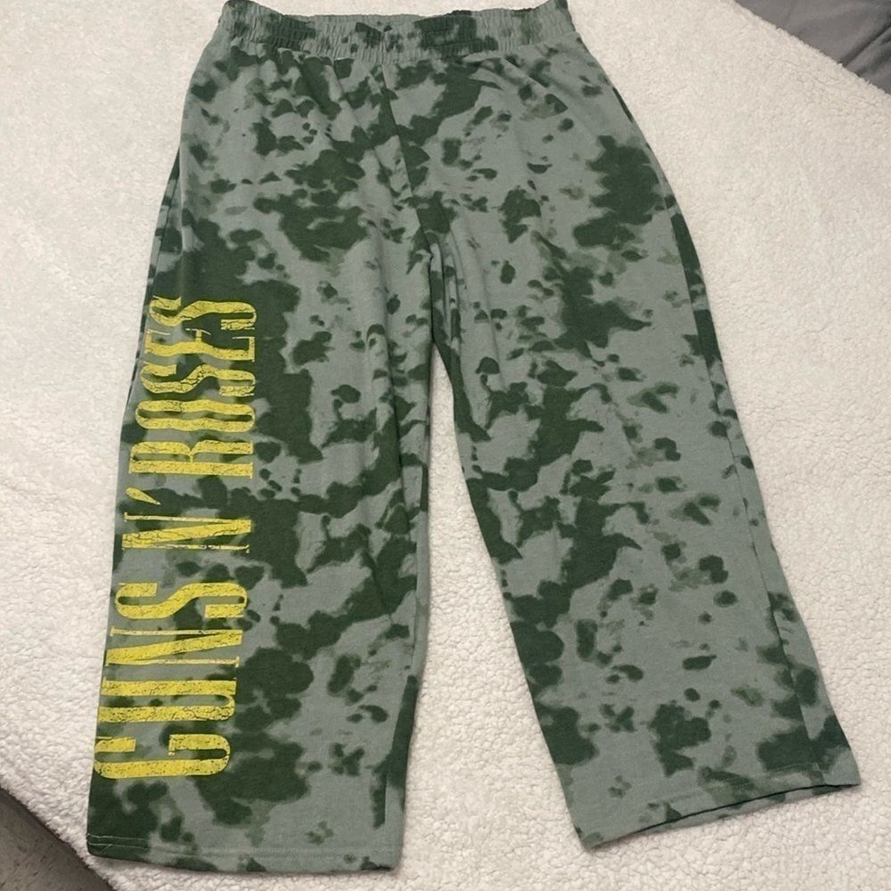 Guns N’ Roses cropped sweatpants